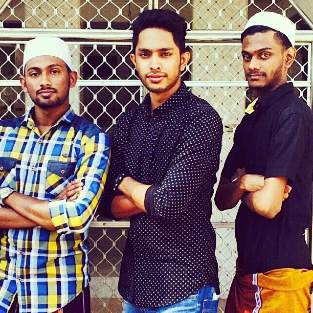 thaskeernaleer's tweet photo. Eid snap with Buddy's...
#EidMubarak #today #festival  #blackspecial #Mostwanted #Morninglife  #ija#sfn #Thash http://t.co/P8Hoe1S97f