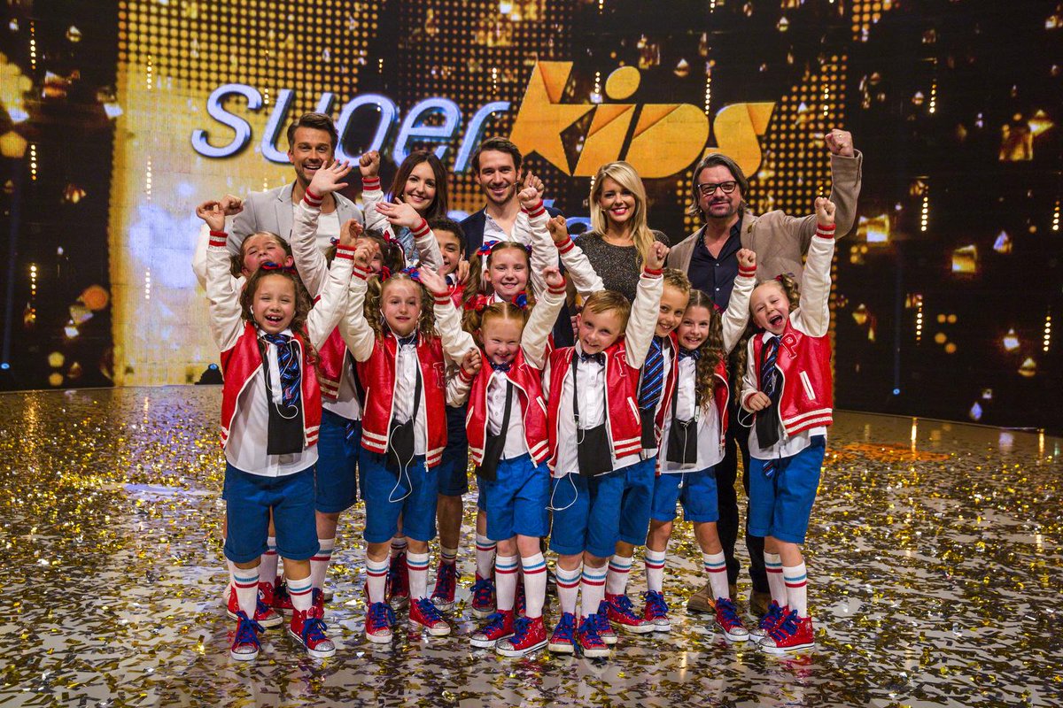 sat1's tweet photo. Glückwunsch an die Gewinner von #Superkids - @PreSkool aus Wales @WayneCarpendale @HenningWehland #FelixNeureuther http://t.co/5PSfzaqpFz
