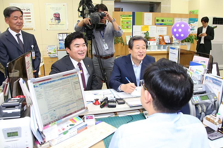 오늘 청년희망펀드에 가입했습니다. 우리 청년들의 일자리 창출에 조그만 보탬이 되었으면 합니다.