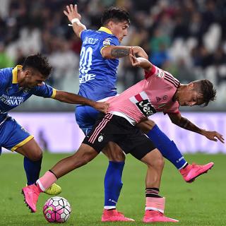 FirstJuve's tweet photo. Keunggulan Juventus Dibuyarkan Gol di Menit-menit Akhir http://t.co/0TkCRaQ6xD #FirstJuveNews http://t.co/4LBZGZbs9Z