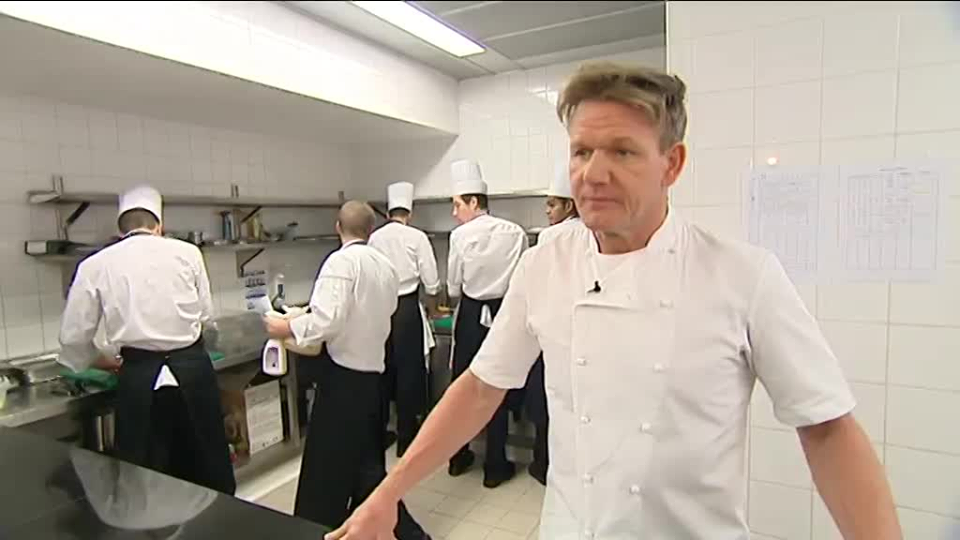 F3Aquitaine's tweet photo. #Bordeaux @GordonRamsay investit sa nouvelle #cuisine @GHBordeaux @BordeauxTourism - VIDEO http://t.co/W3gnQO3mDr http://t.co/7pNsyZgNjb
