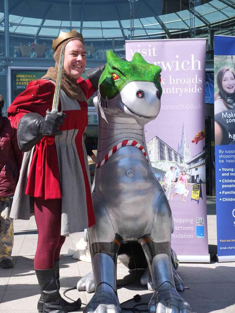 GoGo_Trails's tweet image. Dragons up for auction #ggd15 raising money for @breakwriter you can join in online through @TWGaze easy bidder 1.10