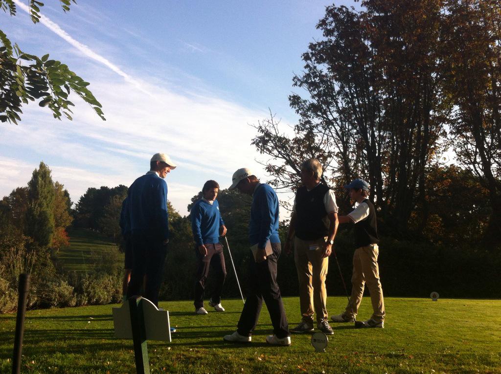 ADOLFMOON's tweet photo. Ya está en juego la 1 Jornada del #InterClubsMasc @rfegolf http://t.co/Yxhi8Bo5r6