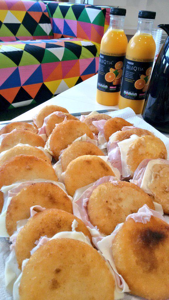 Hoy en <a href="/VigoCoworking/">Coworking Vigo</a> una nueva edición de #DesayunoConCurrantes aunque solo es una excusa para probar ¡arepaaaas!