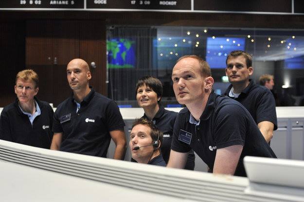 ESA_History's tweet photo. #OTD 2009, 6 new astros visit ESOC @Thom_astro @astro_timpeake @Astro_Andreas @AstroSamantha @astro_Alex @astro_luca http://t.co/G9GEWKoW4s
