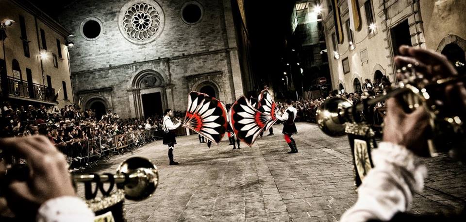 Da domani tornano a Gualdo Tadino i <a href="/entegiochiporte/">Giochi de le Porte</a> Tre giorni di una festa tutta da seguire goo.gl/dD77AZ