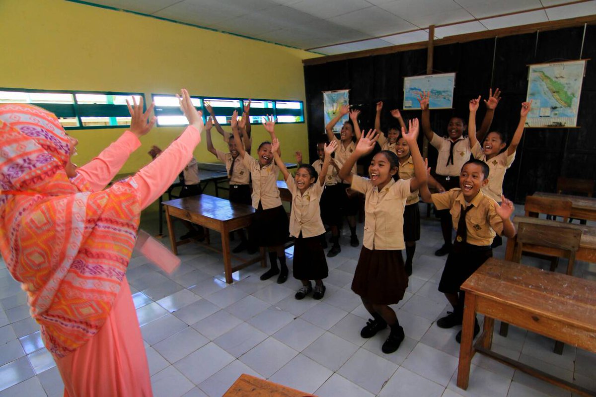 Sedikit ceritamu akan sangat berarti untuk masa depan anak-anak di pulau. :)