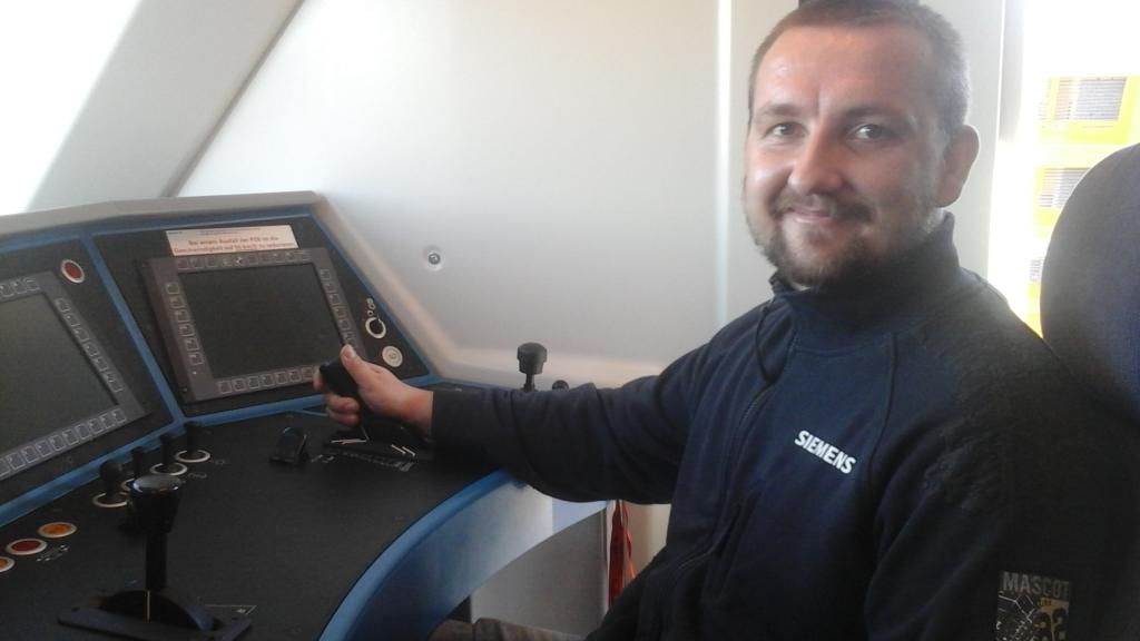 LesleyEURAILmag's tweet photo. #Trako2015 just discovered #Siemens #Vectron MS loco for #PKP Cargo thank you team #Siemens! @RollingOnRails http://t.co/8G25933xZ6