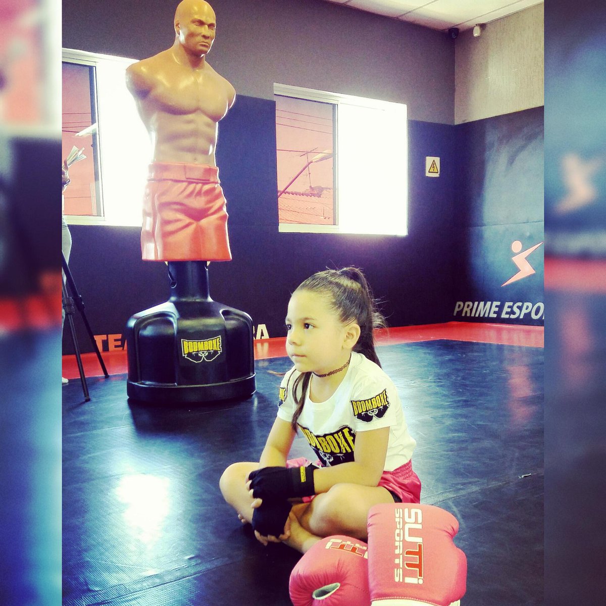 rickarddo's tweet photo. Lelê aguardando para começar a gravar o comercial de um novo produto da BoomBoxe #MuayThai #Boomboxe #TeamNogueiraZS http://t.co/zTPYKxfRBM