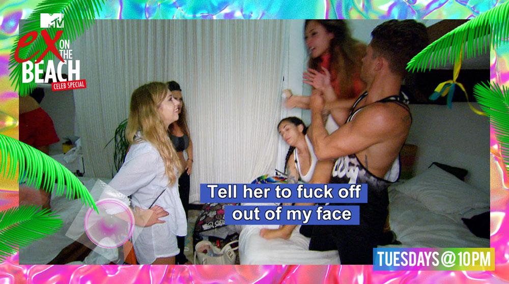 mtvex's tweet photo. Place your bets!!! Megan R or Megan M? #BirdBrawl >>> http://t.co/1q9rlUNcfi http://t.co/CXEkYtOOlk