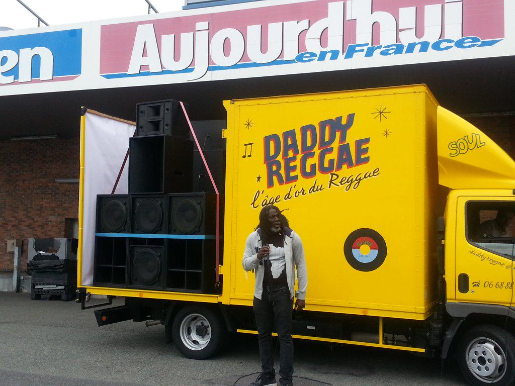 IVI_e_h_d_i's tweet photo. #Tiken Jah Fakoly. "Nous les Africains, on veut tous le paradis, mais personne ne veut payer le prix..." #Daddyreggae http://t.co/17NmUcFn0U