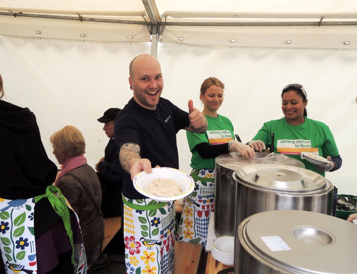 RBRoyalSVG's tweet photo. #RadissonBluRoyal participated in Folkefrokost. 
Here is #brilliant #Team Radisson serving #people the tasty #food http://t.co/LCHqqovS0s