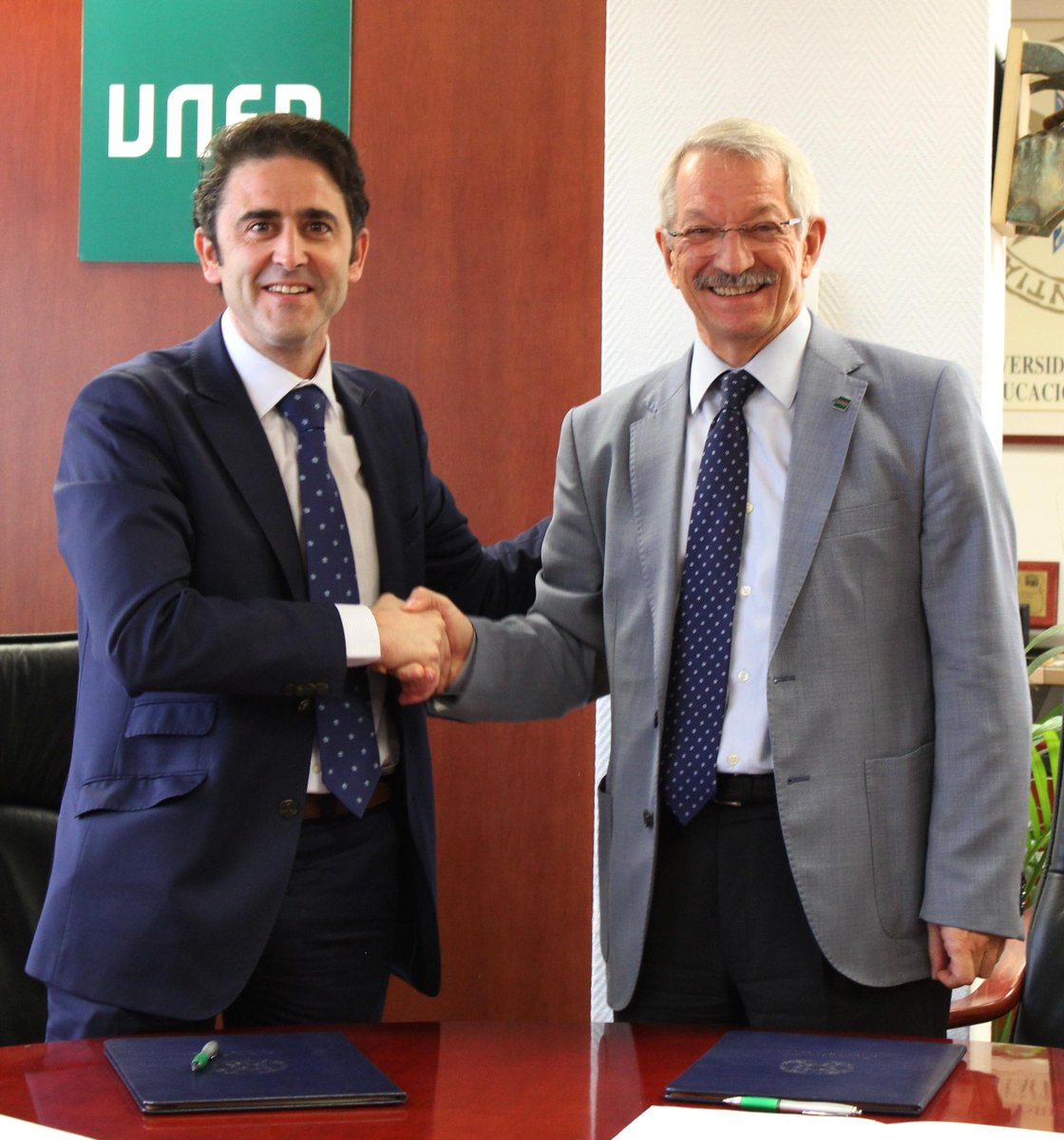 cogiti's tweet photo. Firma de convenio de colaboración entre el COGITI y la @UNED (bolsa de trabajo, programas de formación, prácticas...) http://t.co/5SDJiHUM5q