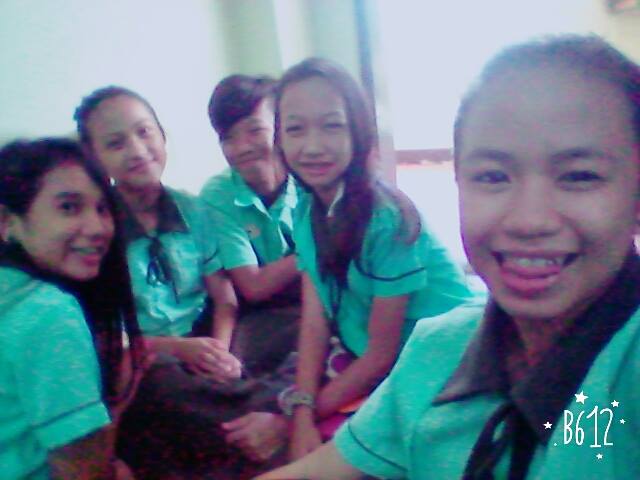 warvelyntimtim's tweet photo. Happy happy with my classmates in our room.. Because our Science Teacher is absent♥
#SelfieWithThem http://t.co/eh6D2OQosf