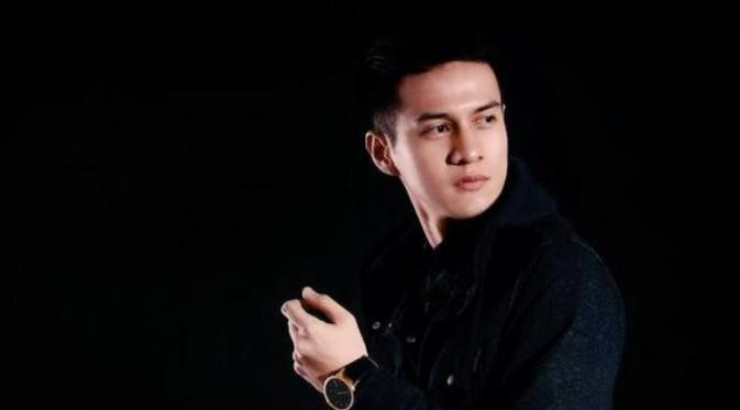 Popmama_com's tweet photo. 10 Artis Ini Tampan, Terkenal dan Mapan Tapi Belum Nikah. Ada yang Mau? http://t.co/ev77kqfaRQ http://t.co/6qmlCvTnZg