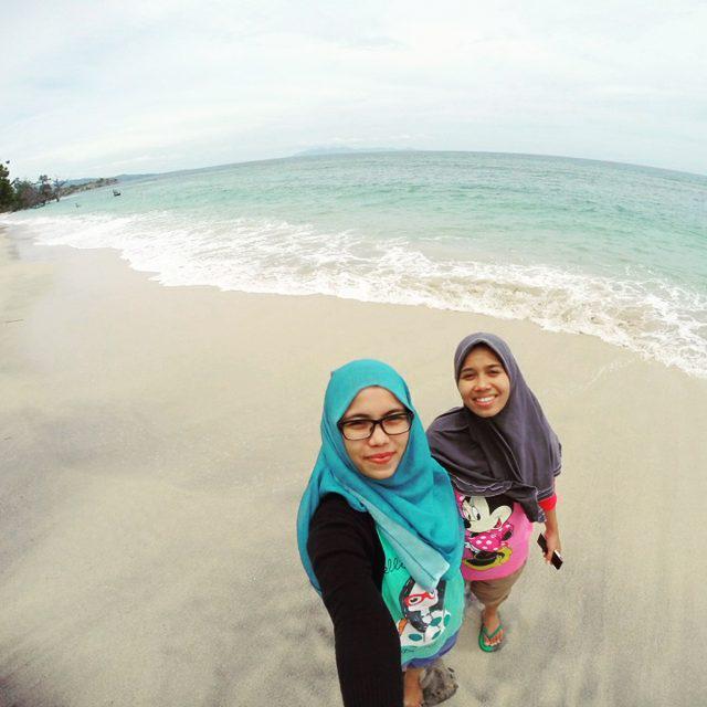 video_gopro's tweet image. Sister in crime #beach #whitesands #exploreaceh #exploreindonesia #nature #indonesiaindah #gopro by nadeanissa