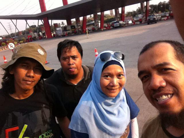 komunitas_lebah's tweet photo. Bismillahirrahmaanirrahiim, hari tim  #BMQ15 @Fi2_moes, @sangbima, rian dan pandu berangkat duluan ke lokasi http://t.co/aROi6GmHP4