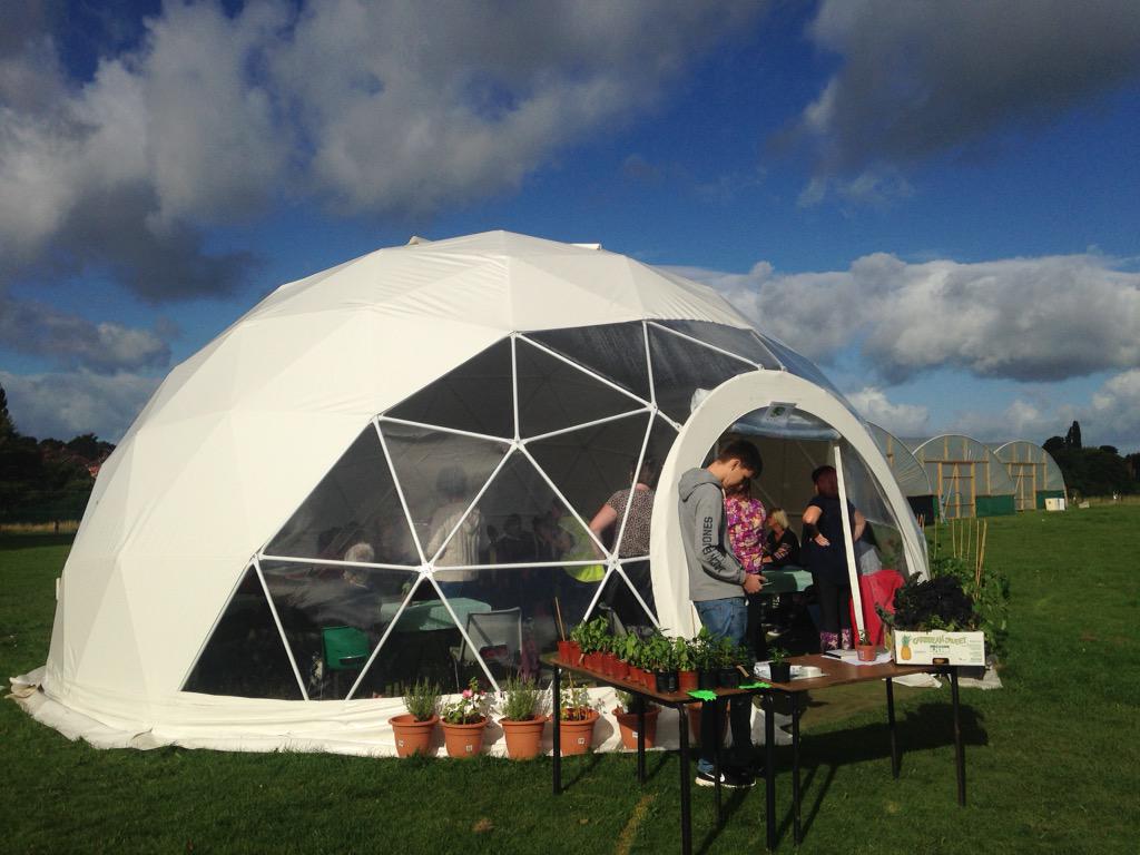 WellbeingHighSt's tweet image. @MacMersey_Chesh @edenproject @BridgeFarms special time with St Mary's in the Geodesic dome