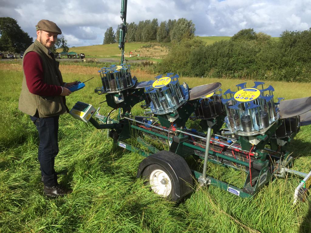 _Duncan_Thomas's tweet photo. An impressive team between @promaticltd @HaworthAdam makes up @woodlandclayco #clayshooting #grouse #simulatedgame http://t.co/CmT1SVASQn