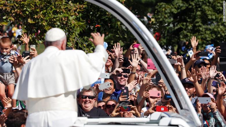 CNNThisMorning's tweet image. On @Pontifex's schedule today: Address Congress, meet w/ homeless, head to NYC: cnn.it/1Lyz8jG #5Things