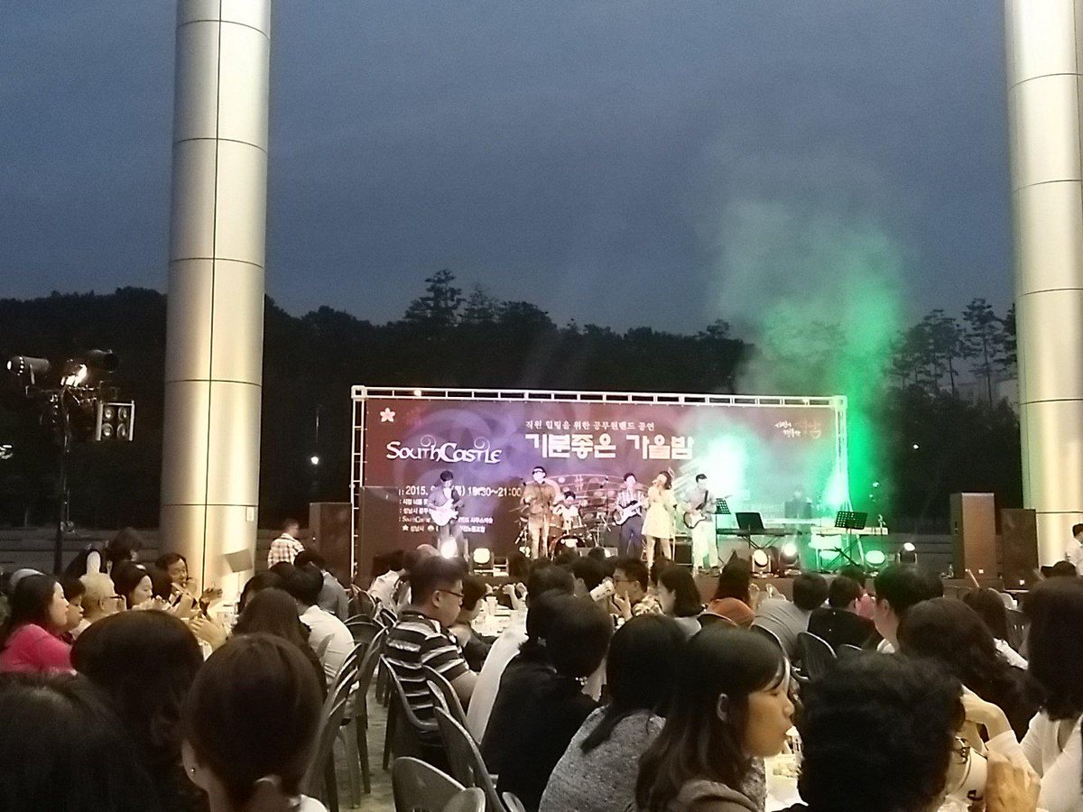 성낭시청 동아리밴드가시청광장에서무료공연중~~성남시청화이팅~~