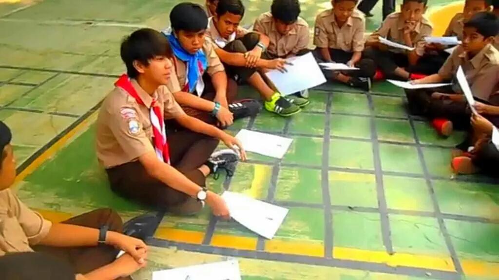 kolgoreng29's tweet image. &quot;@hastagCJR: Pramuka banget yeee baal ? @iqbaale #NETCLC_CJR http://t.co/eBQR0gRzxP&quot;