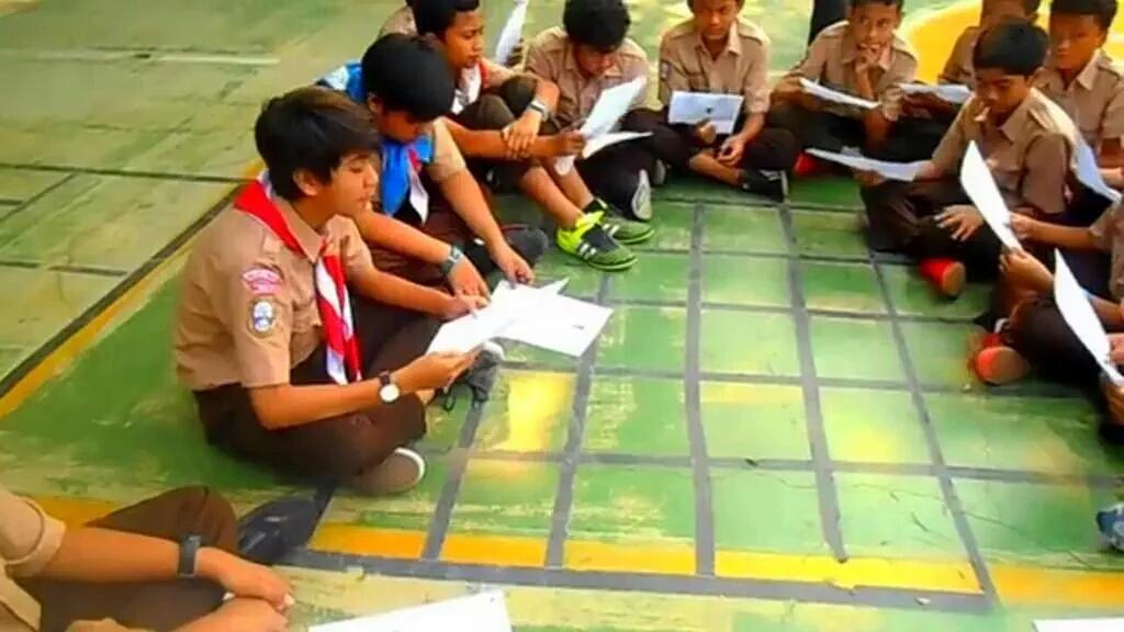 kolgoreng29's tweet image. &quot;@hastagCJR: Pramuka banget yeee baal ? @iqbaale #NETCLC_CJR http://t.co/eBQR0gRzxP&quot;