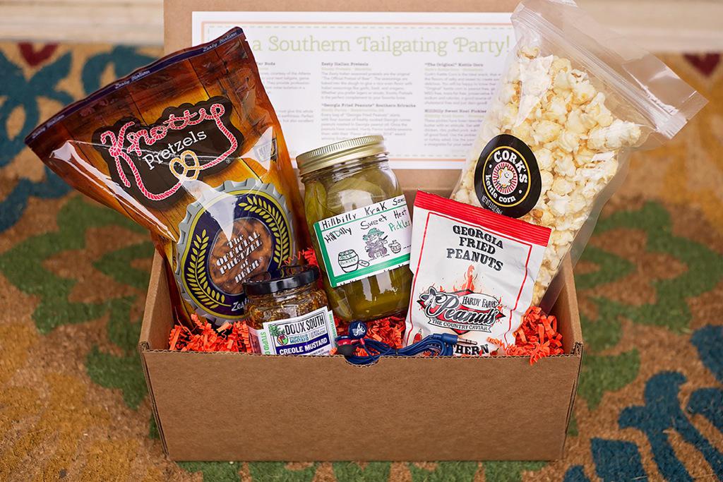GeorgiaCrafted's tweet photo. What was your fave item this mo? @DouxSouth @KnottyPretzels #hillbillykrakpickles #corkskettlecorn @HardyRoasting http://t.co/zdgNgFfGZi