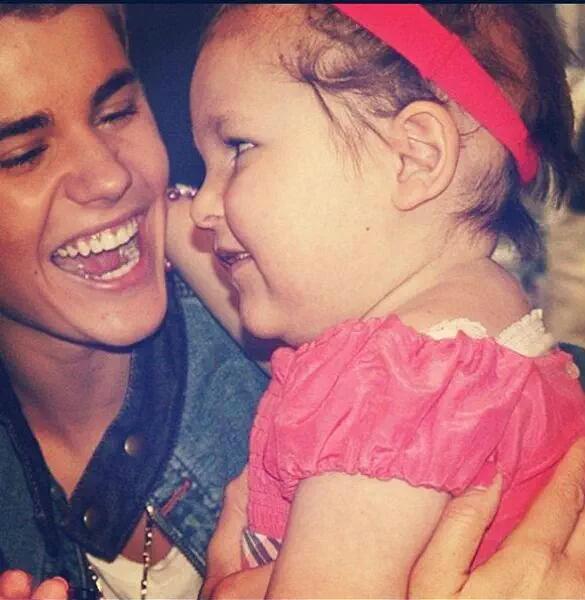 _Nikkiix_'s tweet photo. Tweet #mrsBieber and #EMABiggestFansJustinBieber on september 26th
Avalanna is one of us and she'll always be. pls RT http://t.co/FFttygwinr