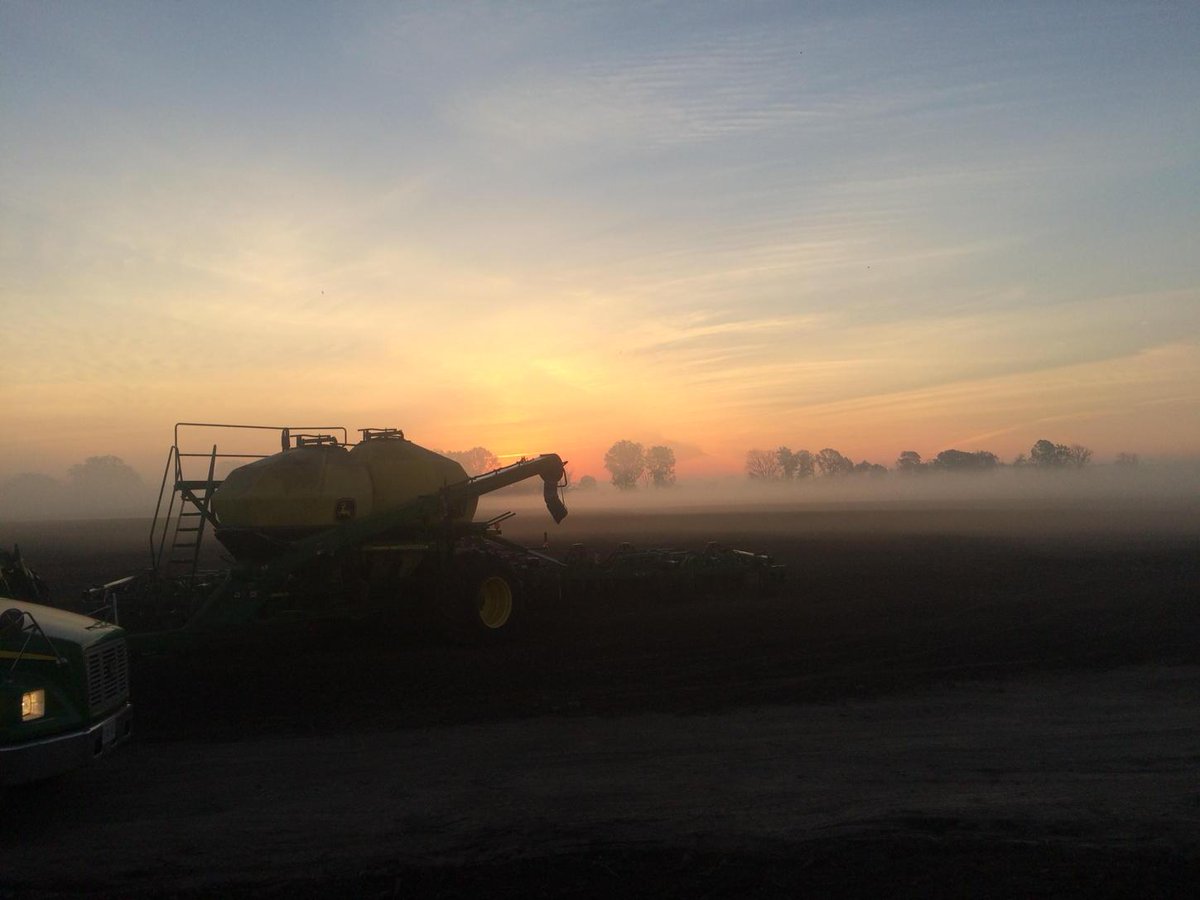 farmboy8400's tweet image. Fuel run to the drill this morning #harvest15 #plant15 #fromthefield #ontag