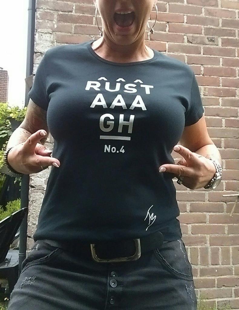 Stonesmaatje's tweet photo. #rustaaagh super blij met mijn shirt 💚💛 @tombeugelsdijk @clownnoni  #beugelsdijk http://t.co/dWrtcILsGB