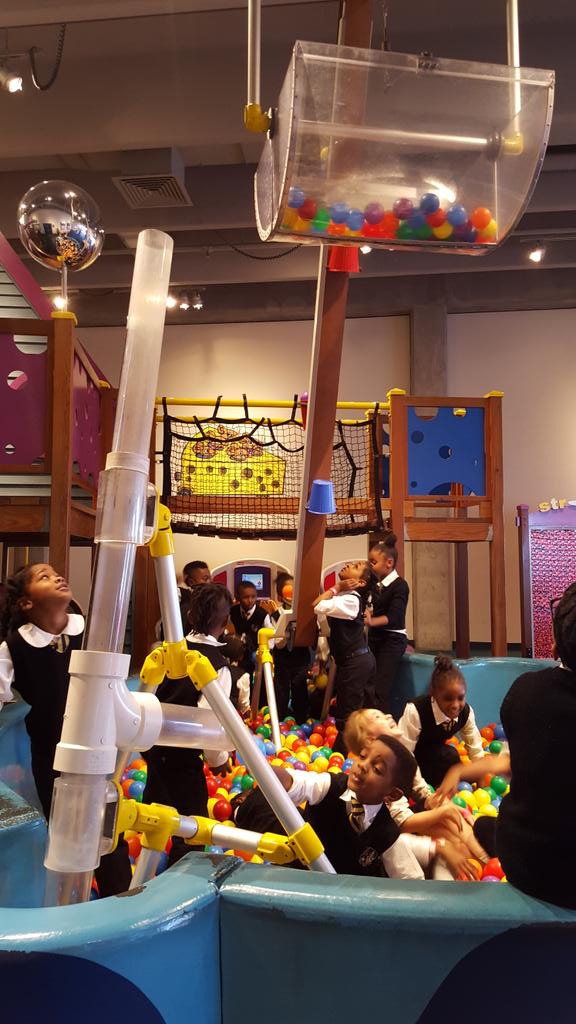Firstgrade_AKP's tweet photo. First grade having a blast at the science center! http://t.co/8MKMB19UUo