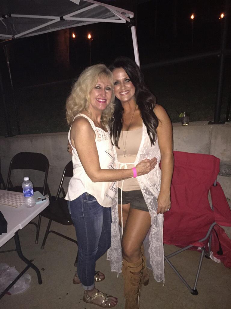 NaeNae1010's tweet photo. #Throwback Thursday with Aunt Sharo after singing with  @rexnorton1 😉 fun times &amp; memories ! http://t.co/iNpGQl4dQW