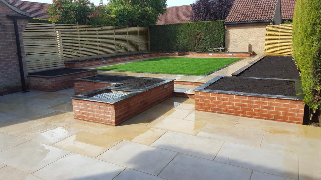 nigewade's tweet photo. Another one of the fabulous @GardensByLorna designs brought to life by the YGF team. #awardwinningpartnership🏆🏆🏆 http://t.co/d702hopFP2