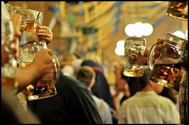 shepherdexpress's tweet photo. Here's our drinkers guide to the best #fall beers Wisconsin's breweries have to offer.

http://t.co/8DKZMBy6h1 http://t.co/rMzs07cnIW