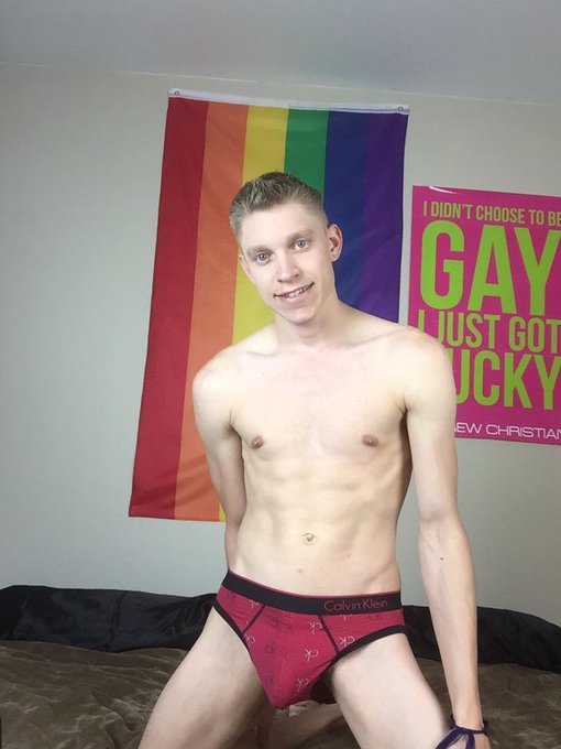 Online now http://t.co/cQZcJo6ZH7 #twink #gay #bigcock http://t.co/ay8LaWCqCy