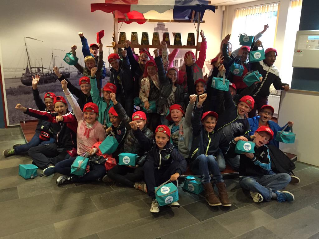 ouwehandvis's tweet photo. Vandaag had deze leuke klas een exclusief kijkje bij Ouwehand. In samenwerking met de #BewusteVisweek #educatief https://t.co/pD5H1jQrTN