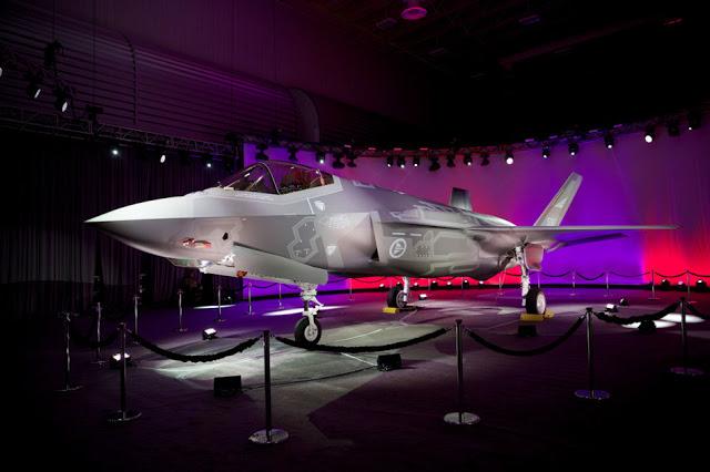 الكشف عن اول مقاتله F-35 لصالح النرويج  CPr42-lWcAEcDUt