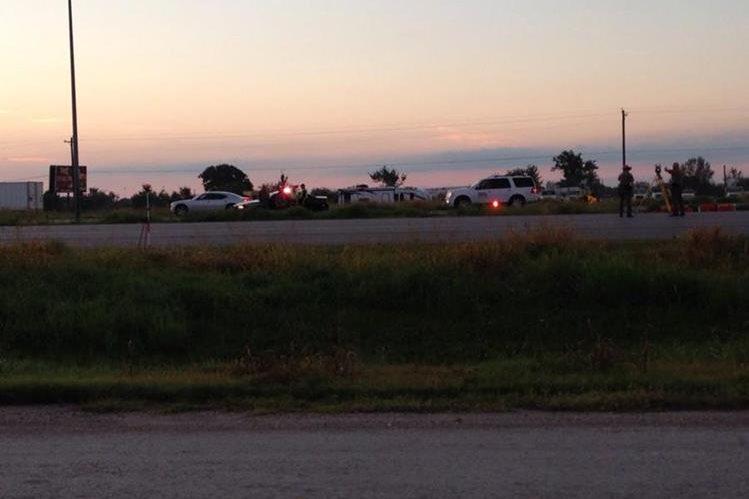 Volcadura deja seis migrantes muertos en Texas - CPr6-wyWwAA4T_k