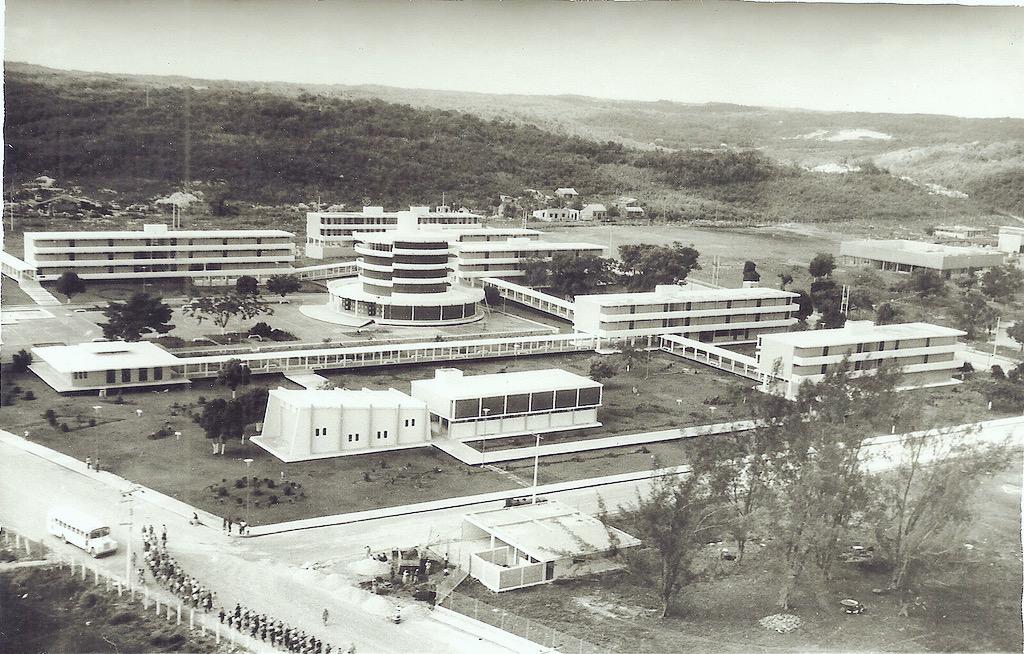 OIC_UACAM's tweet photo. Arquitectura de la Universidad del Sudeste en 1965, hoy nuestra Universidad Autónoma de Campeche #UAC50 #OrgulloUAC http://t.co/cRwUcPiz7s