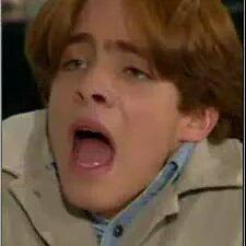 ignaman87's tweet photo. Acabo de ver un flaco en microcentro en un tacho de basura  VOMITANDO! Y yo tipo... http://t.co/jX2sajtlJO
