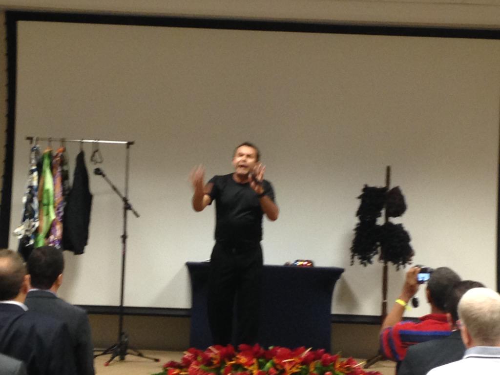 CONACENBR's tweet photo. O humorista Marlon Rossi é a atração neste momento do evento. #Alagoas #Conacen #EncontrodeConsumidores http://t.co/HdMRZMzu6B