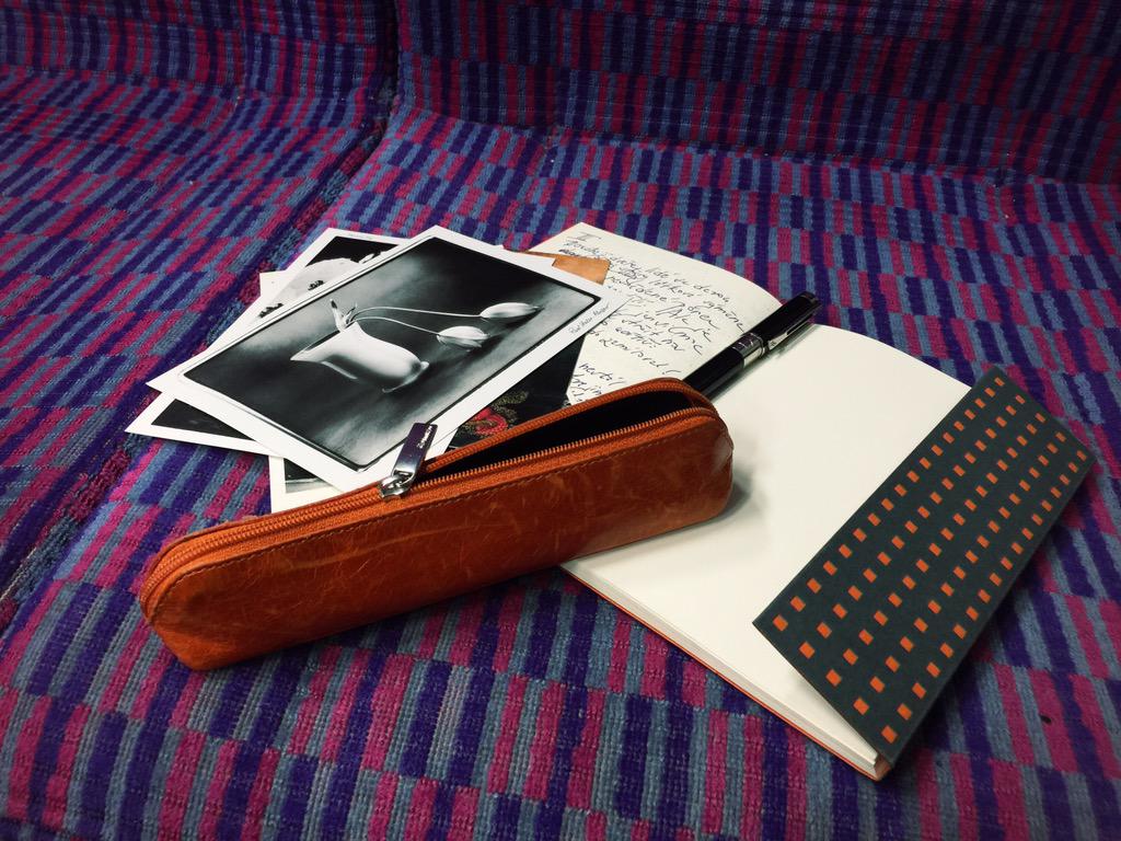 JitkaBretSrbova's tweet image. Matching colours, competing patterns.

#postcards and #poems
#writingwriting @paperoh