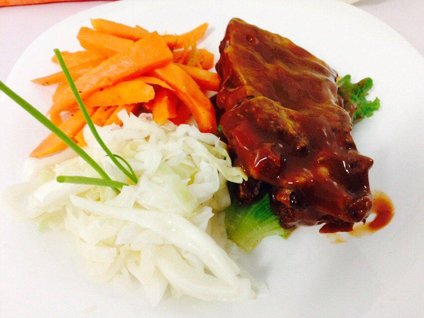 lasanisima's tweet photo. Jueves de #SantaFe AHORA $120
Costillitas de cerdo a la BBQ
French fries de camote
Chucrut (ensalada de col agria) http://t.co/hKUbPpzXfG