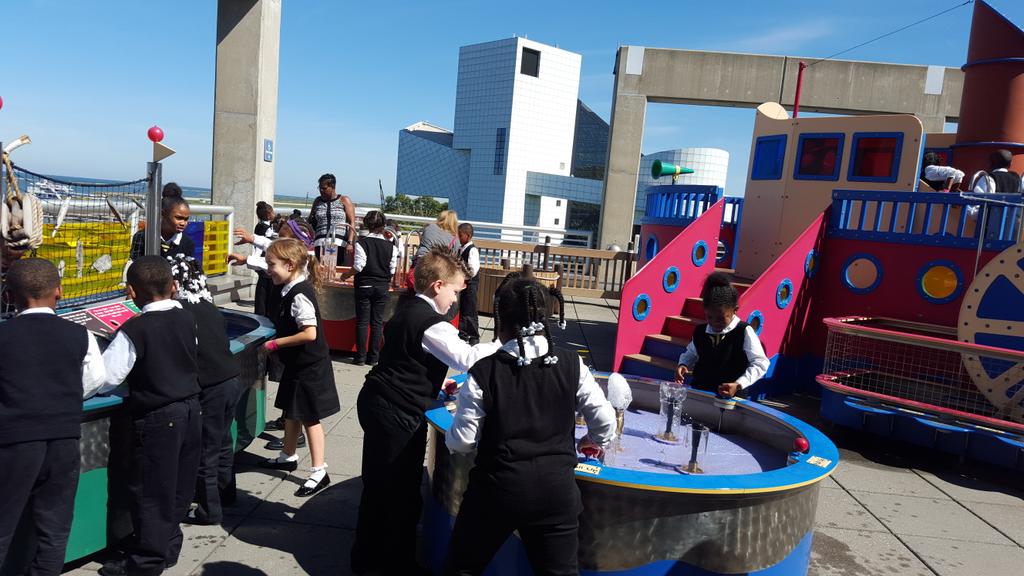 Firstgrade_AKP's tweet photo. Science center! #aprep http://t.co/pn4fJTXtDh