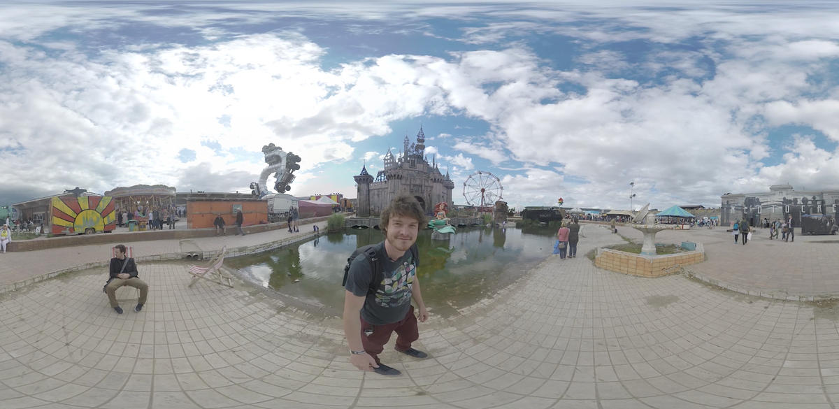 tvrain's tweet photo. Вряд ли вы успеете попасть в Dismaland Бэнкси. Поэтому вот вам интерактивная экскурсия 360°:
https://t.co/8T4NleG2Y6 http://t.co/CArhaL9jrb