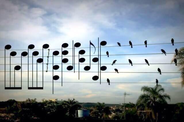 BettyNuma's tweet photo. A vous M. @manuelvalls , la musique adoucit les moeurs... Et a tous #ALaRadioJecouteCeQueJeVeux ! CALL: 0142758000 http://t.co/XKfJYEQAvF