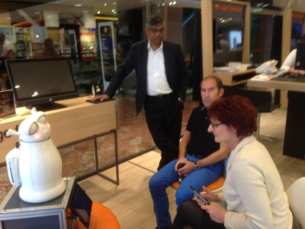 Le robot #Reeti visité par Pobot à ses débuts est en Alsace avec <a href="/FranckLavagna/">Franck Lavagna</a> :