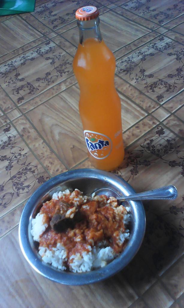 olaisaaco's tweet photo. I grt u All..Wale powpow Iya jogbo &amp; obus all wetin dey family.. Join me in eating. Happy barka de salah  #WetinDey http://t.co/p2WWflrExb