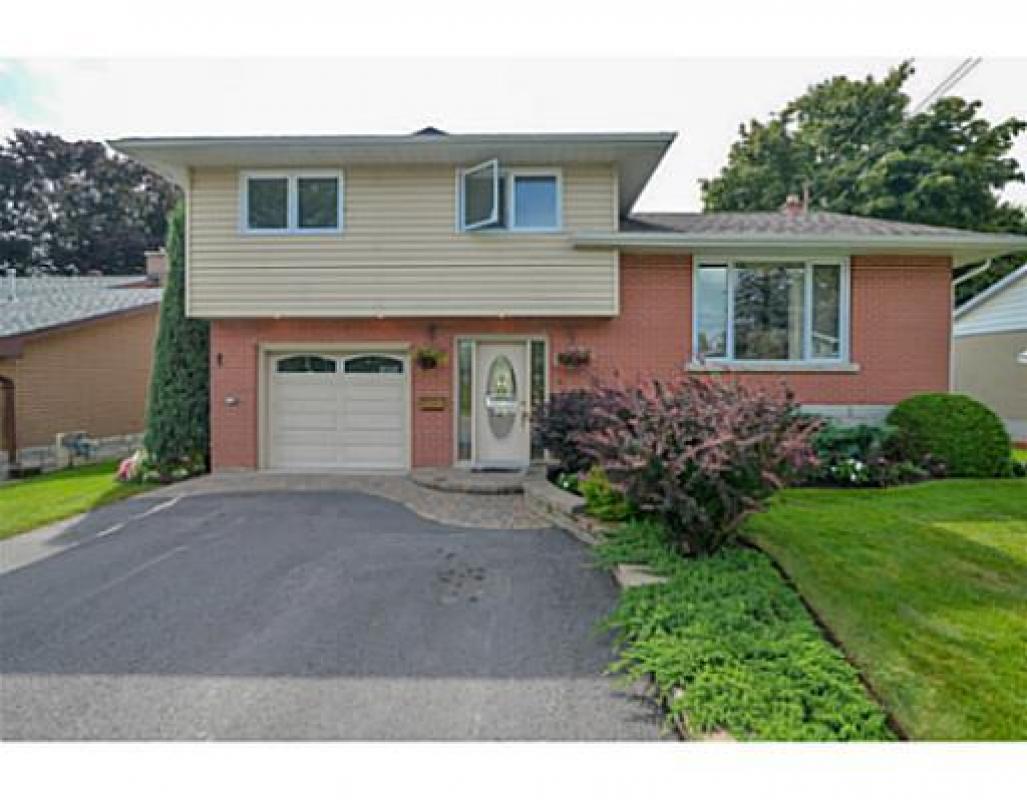 See a virtual tour of our listing on 190 Hogan Av #SmithsFalls #ON tour.circlepix.com/home/4LQFR9 #realestate